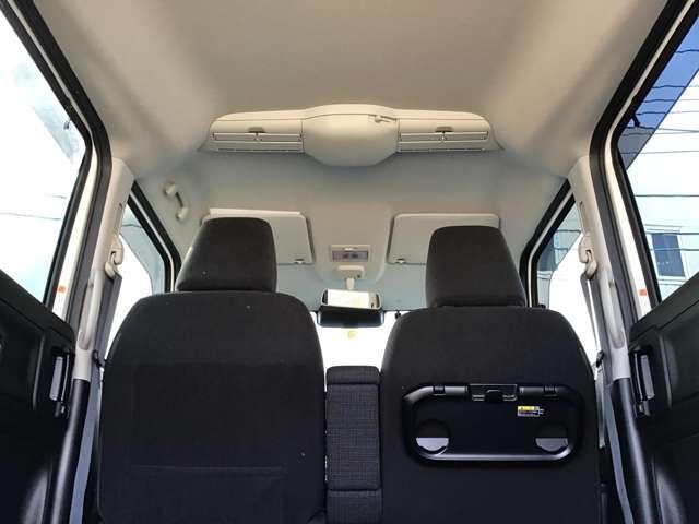 天井も綺麗です☆私は中古車を見るときに天井を良く見るようにしています☆ここが綺麗な車は車内が綺麗なことが多いです☆