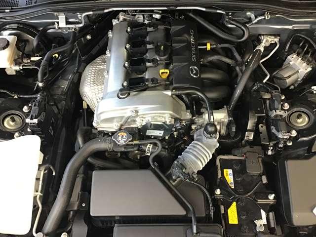 ロードスター １．５　ネイビー　トップ　ＢＯＳＥサウンド　ナビ　ＥＴＣ　シートヒーター　前席シートヒーター　パーキングセンサー　アドバンスドキー　クルーズコントロール　ＤＶＤ再生　ＤＳＣ　オートマチックハイビーム　オートエアコン　ＵＳＢ（9枚目）