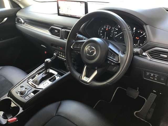 �h���C�o�[���S�ɗ]�T�������ĉ^�]�ɏW���ł��邱�ƁA����Ȃ��Ȃ������������ƑO�����ʂ����Ԃ̋N�_�ƂȂ�A�S�������S���ăh���C�u���y���߂邱�Ƃ����b�g�[�ɃV���v���ȃ��C�A�E�g�ƂȂ��Ă��܂��B