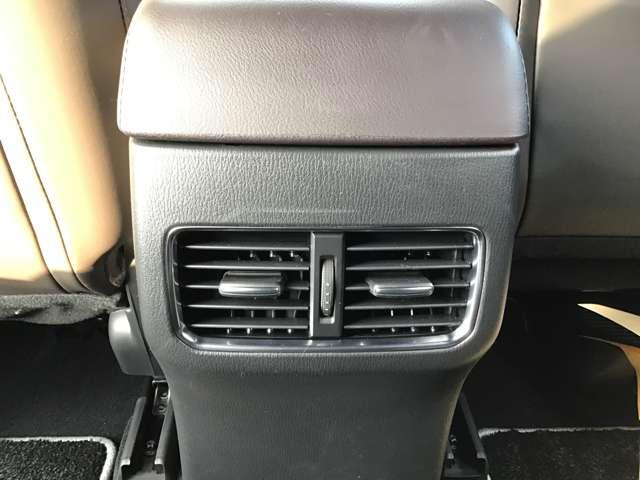 �㕔���Ȃɂ��G�A�R�������o�������������葕������Ă��܂��B