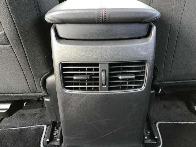 �㕔���Ȃɂ��G�A�R�������o�������������葕������Ă��܂��B