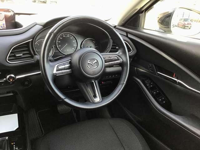 �h���C�o�[���S�ɗ]�T�������ĉ^�]�ɏW���ł��邱�ƁA����Ȃ��Ȃ������������ƑO�����ʂ����Ԃ̋N�_�ƂȂ�A�S�������S���ăh���C�u���y���߂邱�Ƃ����b�g�[�ɃV���v���ȃ��C�A�E�g�ƂȂ��Ă��܂��B