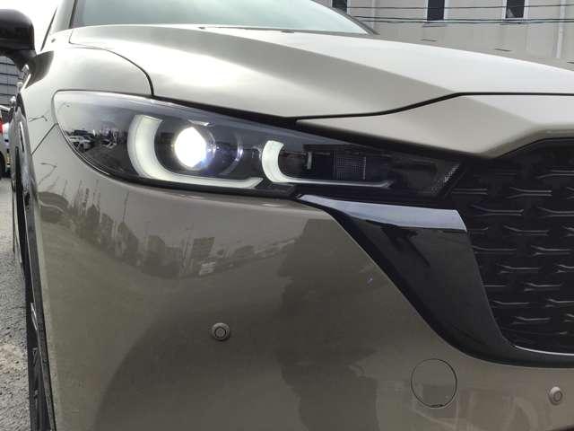 ＣＸ－５ ２．５　２５Ｓ　スポーツ　アピアランス　ナビ　ワイヤレス充電　シートヒーター　ブルートゥース　横滑り防止装置　パーキングセンサー　アイスト　スマートキー　オートエアコン　シートヒーター　アルミホイール　オートマチックハイビーム　バックカメラ（6枚目）