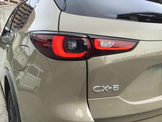 ＣＸ－５ ２．５　２５Ｓ　スポーツ　アピアランス　ナビ　ワイヤレス充電　シートヒーター　ブルートゥース　横滑り防止装置　パーキングセンサー　アイスト　スマートキー　オートエアコン　シートヒーター　アルミホイール　オートマチックハイビーム　バックカメラ（7枚目）