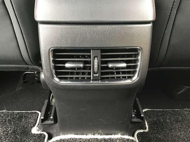 ＣＸ－５ ２．５　２５Ｓ　スポーツ　アピアランス　ナビ　ワイヤレス充電　シートヒーター　ブルートゥース　横滑り防止装置　パーキングセンサー　アイスト　スマートキー　オートエアコン　シートヒーター　アルミホイール　オートマチックハイビーム　バックカメラ（17枚目）