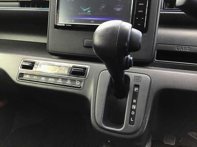 �I�[�g�}�̃V�t�g���o�[�͑��삵�₷���ʒu�ɂ���܂��B