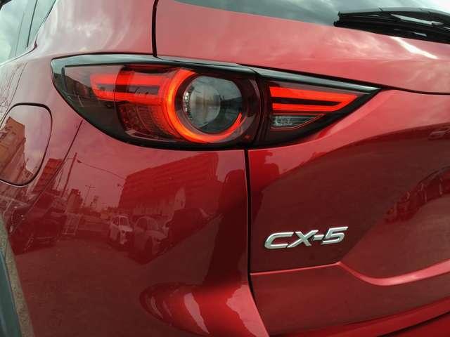 ＣＸ－５ ２．０　２０Ｓ　プロアクティブ　ＢＯＳＥサウンド　シートヒーター　ナビ　ＥＴＣ　盗難防止装置　追従型クルコン　スマ－トキ－　アルミ　エアコン　ＵＳＢポート　バックモニター　サイドカメラ　前後ソナー　Ａストップ　エアバック　ＡＢＳ（5枚目）