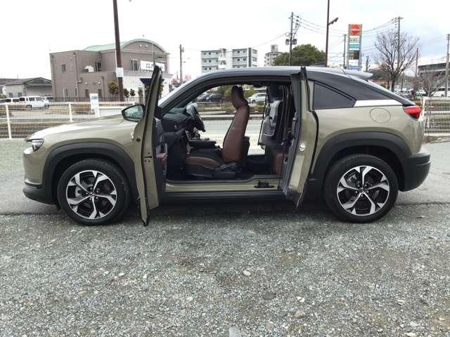 ＭＸ－３０ロータリーＥＶ インダストリアル　クラシック　ロータリー　ＢＯＳＥサウンド　ナビ　全方位カメラ　シートヒーター　衝突被害軽減ブレーキ　ＬＥＤヘッド（9枚目）