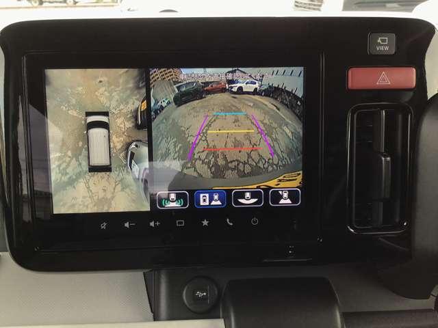 �R�U�O°�r���[���j�^�[�ł͑O�㍶�E�S�̃J�����f�������܂��܂ȑ��s�󋵂ɉ����Đ؂�ւ��ăZ���^�[�f�B�X�v���C�ɕ\�����邱�ƂŁA���Ԏ��⋷�����ł̂���Ⴂ���A���ʂ��̈��������_�i�����ł����S�������߂܂�