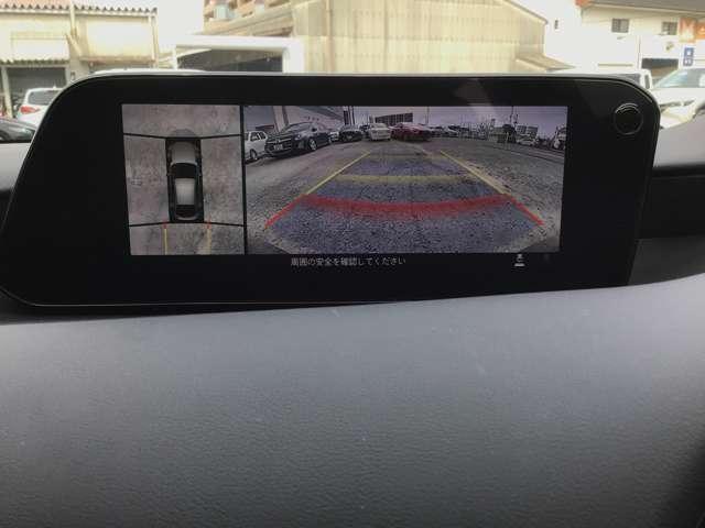 �R�U�O°�r���[���j�^�[�ł͑O�㍶�E�S�̃J�����f�������܂��܂ȑ��s�󋵂ɉ����Đ؂�ւ��ăZ���^�[�f�B�X�v���C�ɕ\�����邱�ƂŁA���Ԏ��⋷�����ł̂���Ⴂ���A���ʂ��̈��������_�i�����ł����S�������߂܂�