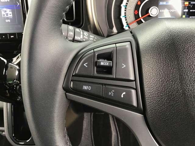 �I�[�f�B�I�R���g���[���^�N���[�Y�R���g���[�����̃X�C�b�`����������Ă��܂��B���茳�ŊȒP�ɑ���ł��܂���