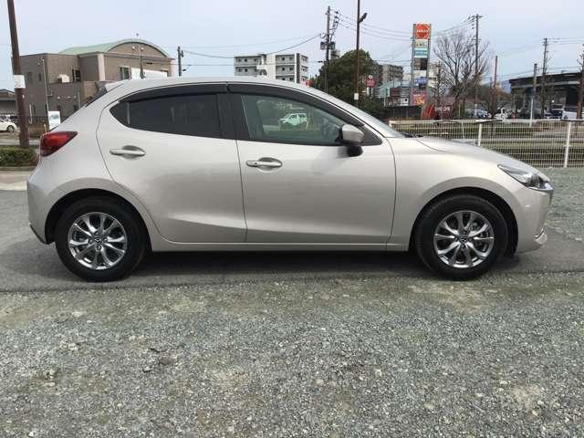 ＭＡＺＤＡ２ １５Ｓサンリットシトラス　全方位モニターナビ　前後ドラレコ　ＥＴＣ　ＬＥＤヘッドライト　クリアランスソナー　オートエアコン　衝突被害軽減ブレーキ　ＵＳＢ　アイドリングストップ　シートヒーター　スマートキー　Ｂｌｕｅｔｏｏｔｈ（5枚目）