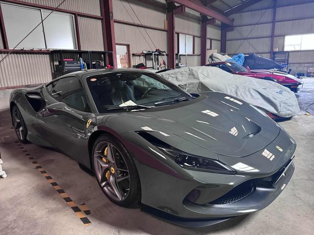 Ｆ８トリブート ベースグレード　ベースグレード／正規ディーラー車／ワンオーナー車／左ハンドル／屋内保管／禁煙車／カーボンファイバーＬＥＤハンドル＆ドライビングゾーン（3枚目）