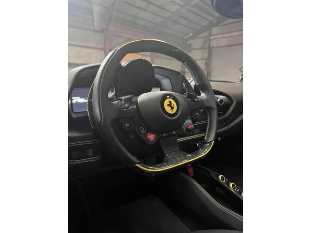 Ｆ８トリブート ベースグレード　ベースグレード／正規ディーラー車／ワンオーナー車／左ハンドル／屋内保管／禁煙車／カーボンファイバーＬＥＤハンドル＆ドライビングゾーン（4枚目）