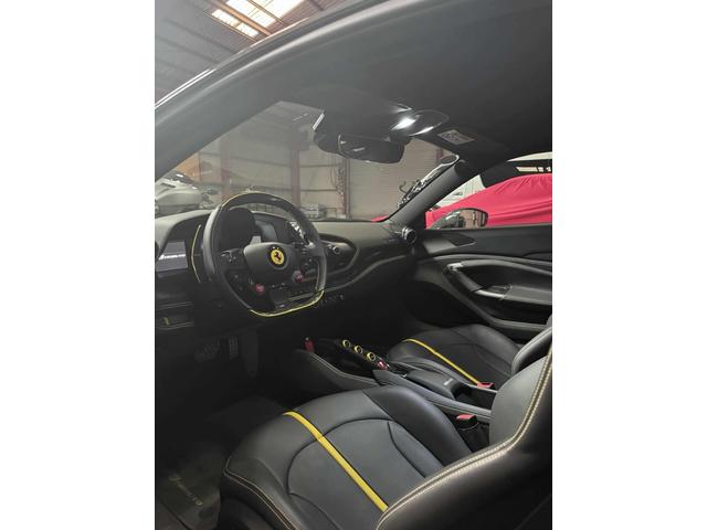 Ｆ８トリブート ベースグレード　ベースグレード／正規ディーラー車／ワンオーナー車／左ハンドル／屋内保管／禁煙車／カーボンファイバーＬＥＤハンドル＆ドライビングゾーン（5枚目）