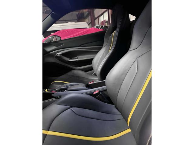 Ｆ８トリブート ベースグレード　ベースグレード／正規ディーラー車／ワンオーナー車／左ハンドル／屋内保管／禁煙車／カーボンファイバーＬＥＤハンドル＆ドライビングゾーン（6枚目）