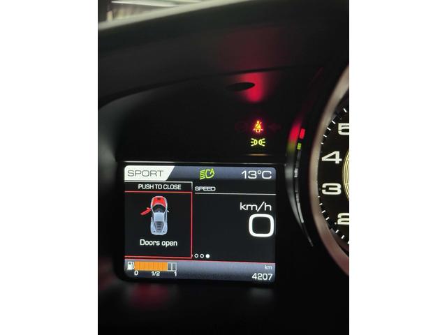 Ｆ８トリブート ベースグレード　ベースグレード／正規ディーラー車／ワンオーナー車／左ハンドル／屋内保管／禁煙車／カーボンファイバーＬＥＤハンドル＆ドライビングゾーン（7枚目）