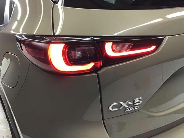 ＣＸ－５ ＸＤ　ＦＩＥＬＤＪ　全方位モニターナビ　ＢＯＳＥ　前後ドラレコ　全周囲　アルミホイール　クリアランスソナー　衝突軽減装置　ＬＥＤ　シートヒーター　地デジ　スマキー　パーキングアシスト　レーダークルーズ　ＥＴＣ　４ＷＤ（16枚目）