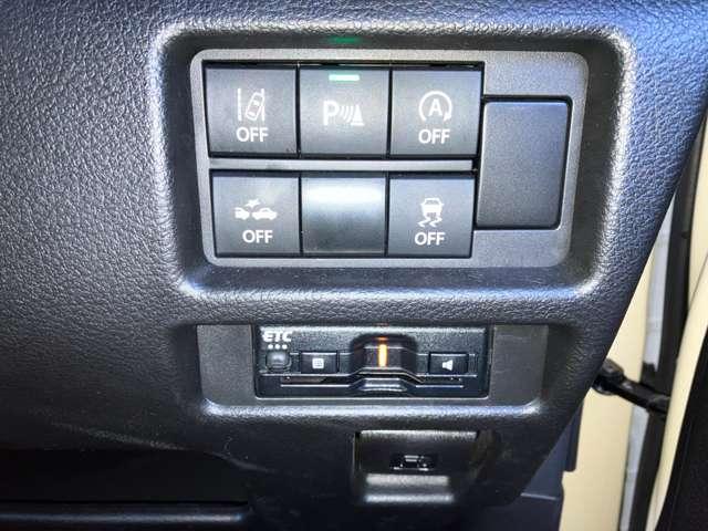 �^�]�ȉE���Ɋe����S�����̐ؑփX�C�b�`���������܂��I�I�ڂ����̓X�^�b�t�܂ŁB����ɂ��̉��ɂ͂d�s�b���ҋ@���Ă܂���