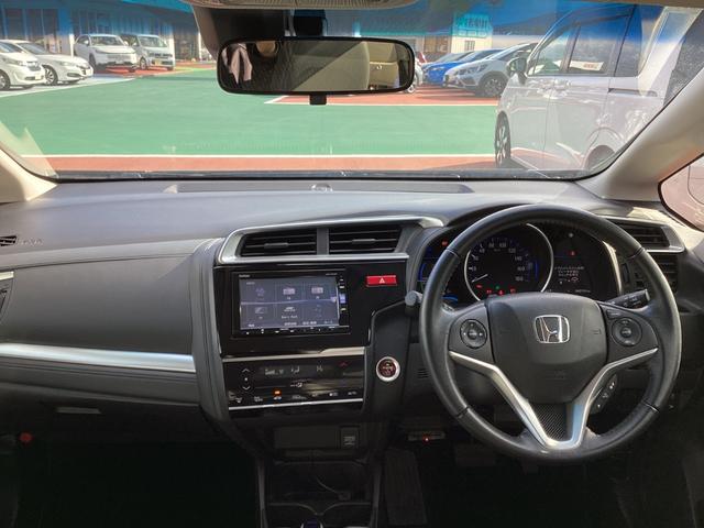 フィットハイブリッド Lパッケージ 純正ナビ・バックカメラ・ETC(3枚目)