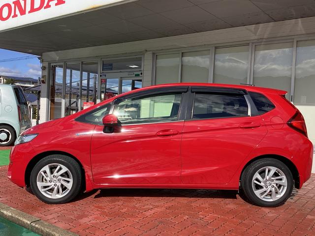 フィットハイブリッド Lパッケージ 純正ナビ・バックカメラ・ETC(7枚目)