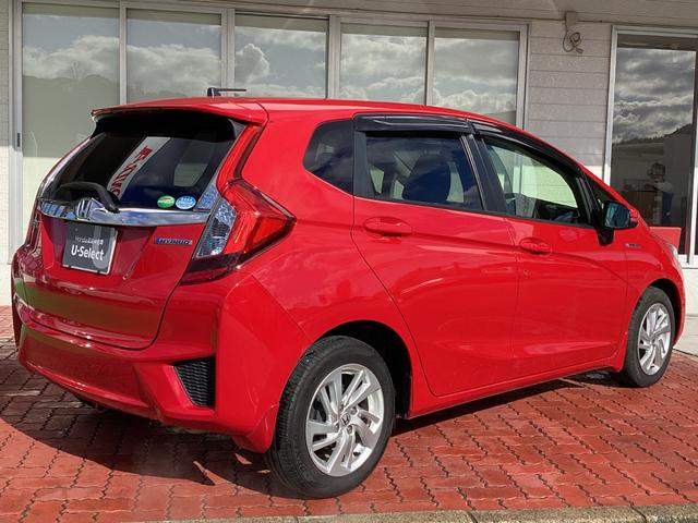 フィットハイブリッド Lパッケージ 純正ナビ・バックカメラ・ETC(8枚目)