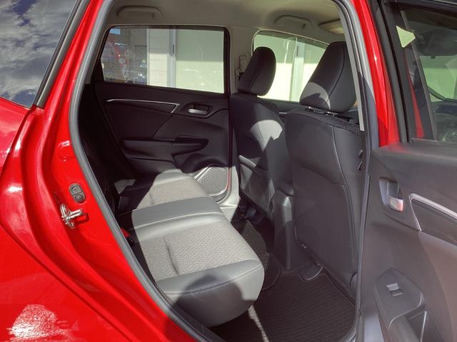 フィットハイブリッド Lパッケージ 純正ナビ・バックカメラ・ETC(13枚目)