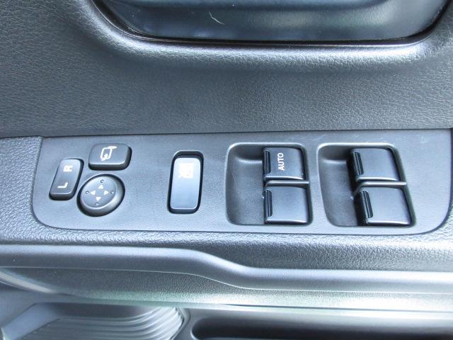 �^�]�ȃh�A�A�[�����X�g�ɁA�y�����R���h�A�~���[�z�y�p���[�E�B���h�E�z�X�C�b�`����B�茳�ő��색�N���N�B