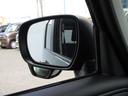運転席から見た死角を補ってくれる【サイドアンダーミラー付ドアミラー】。左への幅寄せやバックでの駐車をサポートしてくれます。