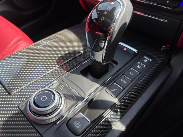 クアトロポルテ Ｓ　グランスポーツ　ディーラー車　ワンオーナー　レッドフルレザーインテリア　前後シートヒーター　純正ナビＴＶ３６０°カメラ　ｈａｒｍａｎ／ｋａｒｄｏｎサウンド　カーボンインテリア　サンルーフ　赤キャリパー　純正２０ＡＷ（41枚目）