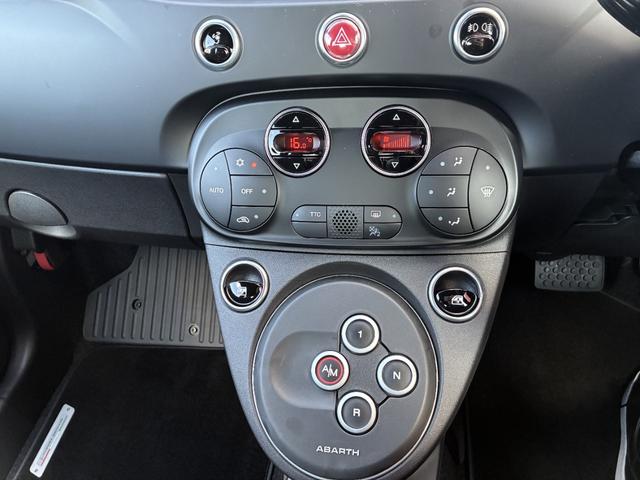 アバルト695C ツーリズモ レコードモンツァマフラー Beats製プレミアムサウンドシステム ETC カープレイ アルミホイール キーレスエントリー AT 盗難防止システム ABS ESC USB オートエアコン(8枚目)
