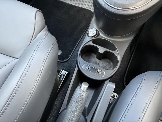 アバルト695C ツーリズモ レコードモンツァマフラー Beats製プレミアムサウンドシステム ETC カープレイ アルミホイール キーレスエントリー AT 盗難防止システム ABS ESC USB オートエアコン(9枚目)