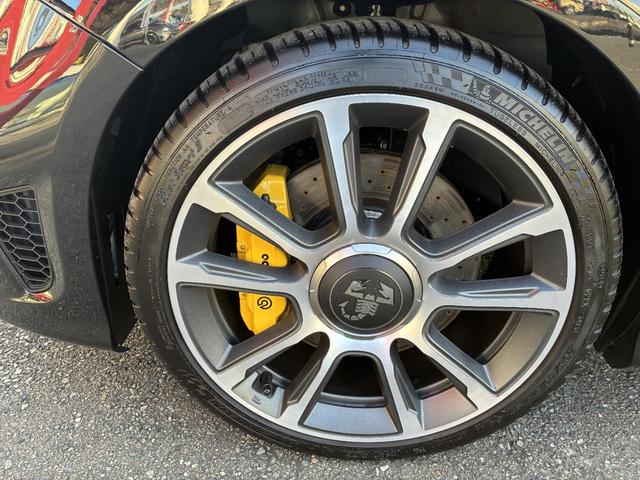 アバルト695C ツーリズモ レコードモンツァマフラー Beats製プレミアムサウンドシステム ETC カープレイ アルミホイール キーレスエントリー AT 盗難防止システム ABS ESC USB オートエアコン(20枚目)