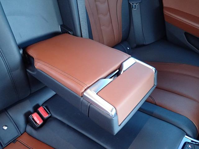 8シリーズ 840d xDrive グランクーペ Mスポーツ 認定中古車 全国2年保証 20インチアルミホイル 衝突軽減ブレーキブレーキ 車線逸脱システム 追従式クルーズコントロール レーンチェンジワーニング 全方位カメラ Bluetooth接続 レザーシート(19枚目)