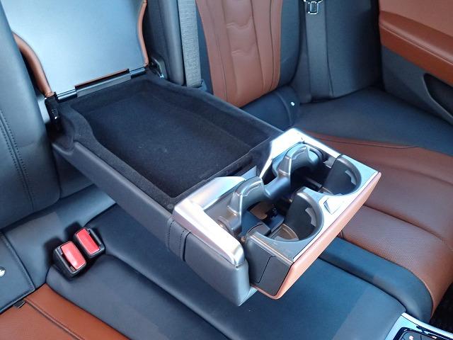 8シリーズ 840d xDrive グランクーペ Mスポーツ 認定中古車 全国2年保証 20インチアルミホイル 衝突軽減ブレーキブレーキ 車線逸脱システム 追従式クルーズコントロール レーンチェンジワーニング 全方位カメラ Bluetooth接続 レザーシート(20枚目)