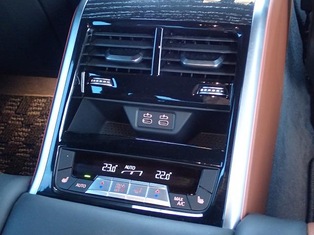 8シリーズ 840d xDrive グランクーペ Mスポーツ 認定中古車 全国2年保証 20インチアルミホイル 衝突軽減ブレーキブレーキ 車線逸脱システム 追従式クルーズコントロール レーンチェンジワーニング 全方位カメラ Bluetooth接続 レザーシート(21枚目)