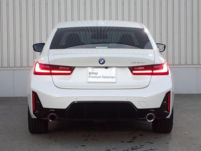 3シリーズ 330e Mスポーツ 認定中古車 全国2年保証 18インチアルミホイル 衝突軽減ブレーキ 車線逸脱システム 追従式クルーズコントロール レーンチェンジワーニング Bluetooth接続 電動トランク 電動シート ブラックレザーシート(6枚目)
