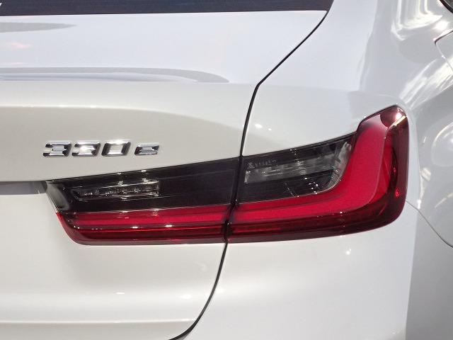 3シリーズ 330e Mスポーツ 認定中古車 全国2年保証 18インチアルミホイル 衝突軽減ブレーキ 車線逸脱システム 追従式クルーズコントロール レーンチェンジワーニング Bluetooth接続 電動トランク 電動シート ブラックレザーシート(11枚目)