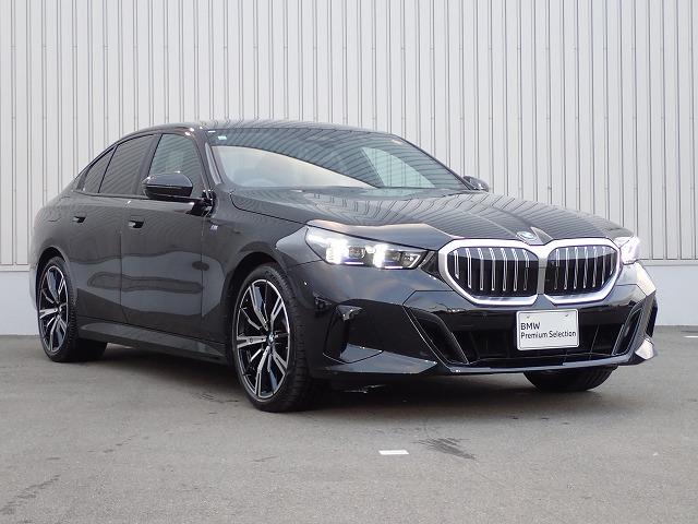 ヤナセＢＭＷプレミアムセレクションでは、九州最大級の整備工場を併設しております。ＢＭＷ専門のメカニックが多数在中しており、トラブルや整備のご注文も迅速にご対応させていただくことが可能です。