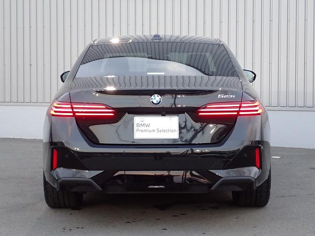 遠方のお客様へは動画配信サービスも行っております。実際に目の前でお車を見ているような配信は、お客様より大変ご好評頂いております。ぜひお申し付けくださいませ。