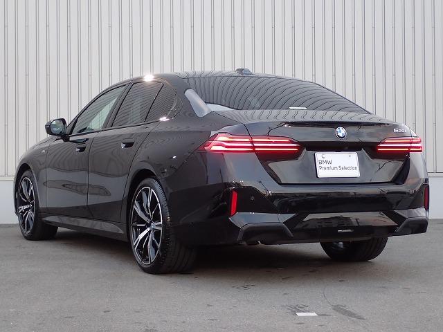 福岡市博多区にありながら、広々とした展示場、ショールーム、駐車場でお待ちしております。運転が苦手なお客様でもご安心いただけます。