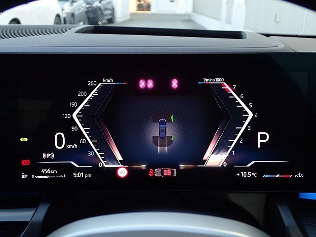 保証期間中に万が一トラブルが発生した場合でも安心！緊急連絡の２４時間フリーダイヤルで対応します。応急処置アドバイス、出張修理、レッカーなどの手配、更に代替交通手段やホテルの確保も行います。