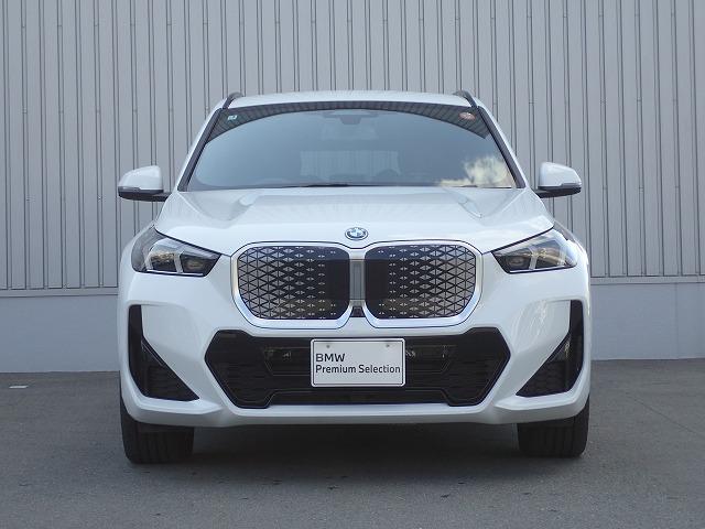 ｉＸ１ ｅＤｒｉｖｅ　２０　Ｍスポーツ　認定中古車　全国２年保証　１８インチアルミホイル　弊社デモカー登録車両　衝突軽減ブレーキ　車線逸脱システム　レーンチェンジワーニング　追従式クルーズコントロール　電動リアゲート　電動シート　Ｂｌｕｅｔｏｏｔｈ接続（2枚目）