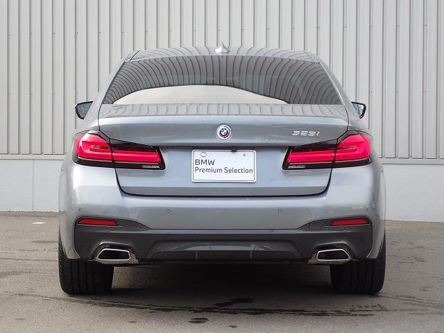 ５シリーズ ５２３ｉ　Ｍスポーツ　認定中古車　全国２年保証　１９インチアルミホイル　ブラックレザーシート　衝突軽減ブレーキ　車線逸脱システム　レーンチェンジワーニング　追従式クルーズコントロール　電動シート　Ｂｌｕｅｔｏｏｔｈ接続（5枚目）