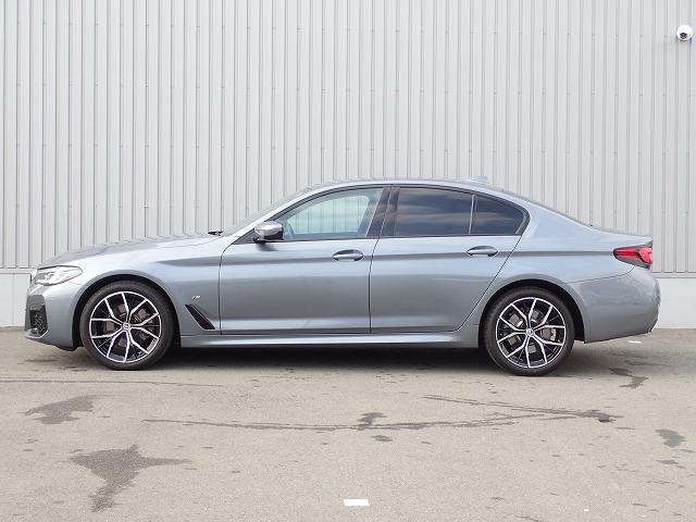 ５シリーズ ５２３ｉ　Ｍスポーツ　認定中古車　全国２年保証　１９インチアルミホイル　ブラックレザーシート　衝突軽減ブレーキ　車線逸脱システム　レーンチェンジワーニング　追従式クルーズコントロール　電動シート　Ｂｌｕｅｔｏｏｔｈ接続（6枚目）