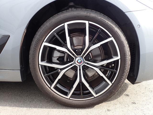 ５シリーズ ５２３ｉ　Ｍスポーツ　認定中古車　全国２年保証　１９インチアルミホイル　ブラックレザーシート　衝突軽減ブレーキ　車線逸脱システム　レーンチェンジワーニング　追従式クルーズコントロール　電動シート　Ｂｌｕｅｔｏｏｔｈ接続（7枚目）