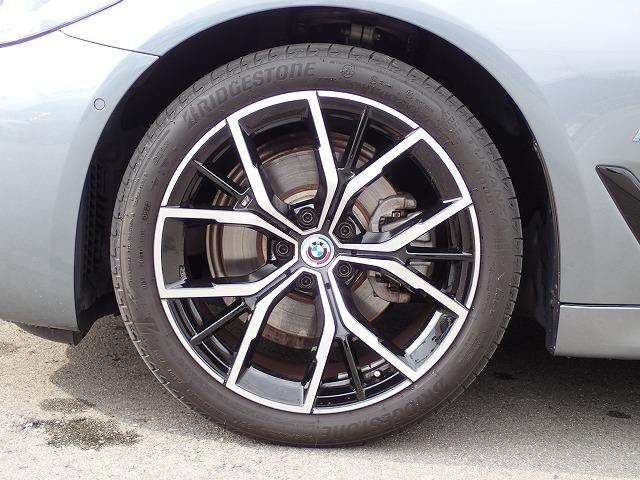 ５シリーズ ５２３ｉ　Ｍスポーツ　認定中古車　全国２年保証　１９インチアルミホイル　ブラックレザーシート　衝突軽減ブレーキ　車線逸脱システム　レーンチェンジワーニング　追従式クルーズコントロール　電動シート　Ｂｌｕｅｔｏｏｔｈ接続（9枚目）