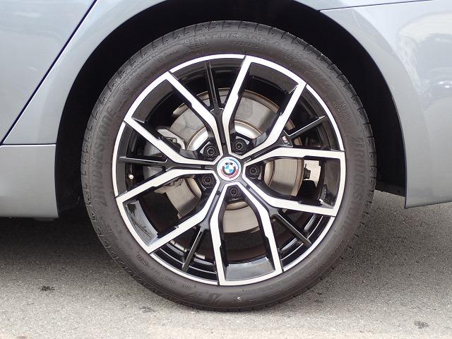 ５シリーズ ５２３ｉ　Ｍスポーツ　認定中古車　全国２年保証　１９インチアルミホイル　ブラックレザーシート　衝突軽減ブレーキ　車線逸脱システム　レーンチェンジワーニング　追従式クルーズコントロール　電動シート　Ｂｌｕｅｔｏｏｔｈ接続（10枚目）