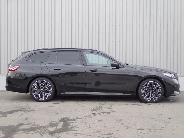 ５シリーズ ５２３ｄ　ｘＤｒｉｖｅツーリング　Ｍスポーツ　認定中古車　全国２年保証　２０インチアルミホイル　衝突軽減ブレーキ　車線逸脱システム　レーンチェンジワーニング　追従式クルーズコントロール　電動シート　ブラックレザーシート　Ｂｌｕｅｔｏｏｔｈ接続（4枚目）