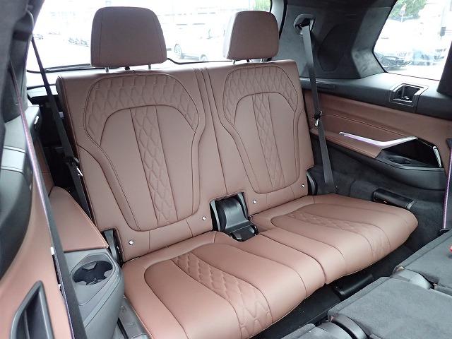 Ｘ７ ｘＤｒｉｖｅ　４０ｄ　Ｍスポーツ　認定中古車　全国２年保証　弊社デモカー登録車両　２２インチアルミホイル　スカイラウンジ　Ｂ＆Ｗサウンドシステム　衝突軽減ブレーキ　車線逸脱システム　レーンチェンジワーニング　追従式クルーズコントロール　ブラウンレザーシート（24枚目）